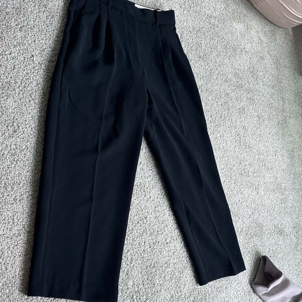 Women’s Aritzia Black effortless Pants